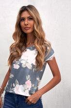 Load image into Gallery viewer, Floral Print Twist Tee