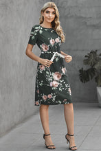 Load image into Gallery viewer, Pocketed Drawstring Casual Floral Dress
