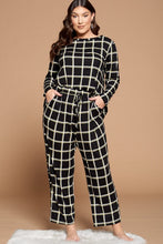 Load image into Gallery viewer, Plus Size Grid Print Pajama Set
